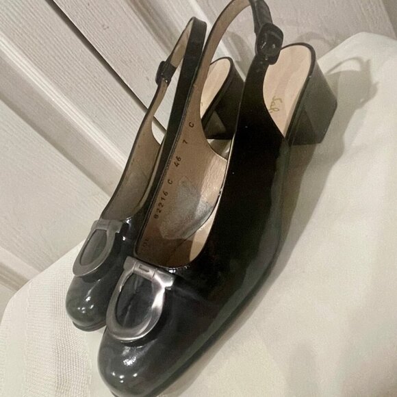 SALVATORE FERRAGAMO PUMPS BLACK PATENT LEATHER MADE IN ITALY PREPPY CHIC Sz 7 - Picture 16 of 16